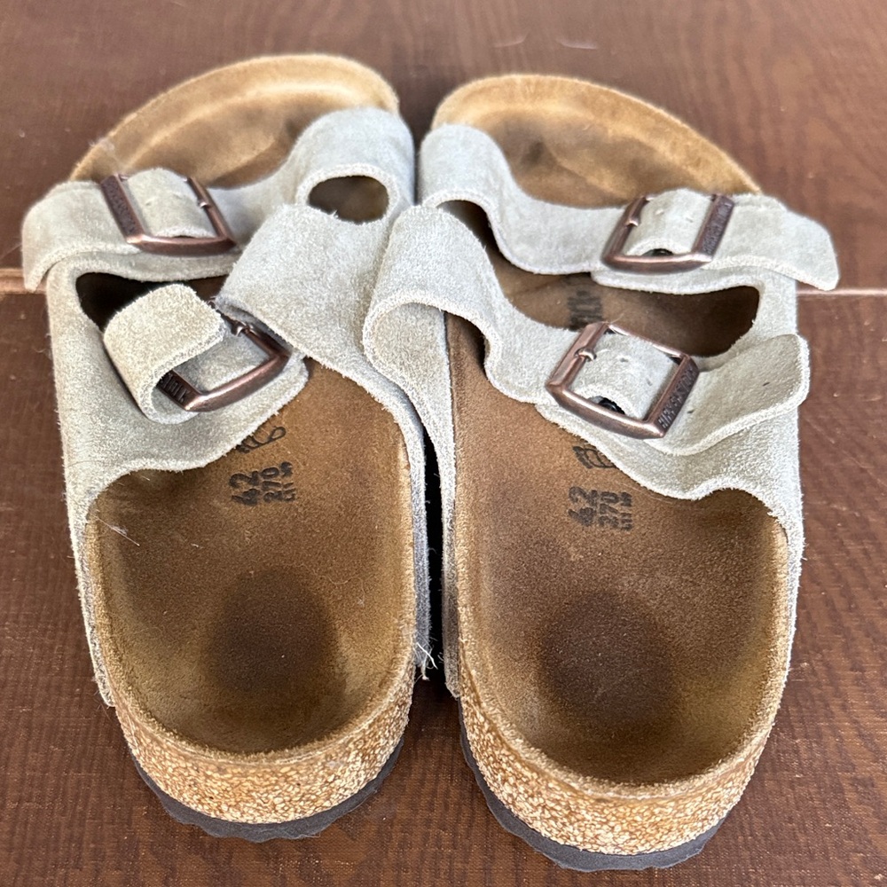 Birkenstock men’s sandals size 42 tan suede